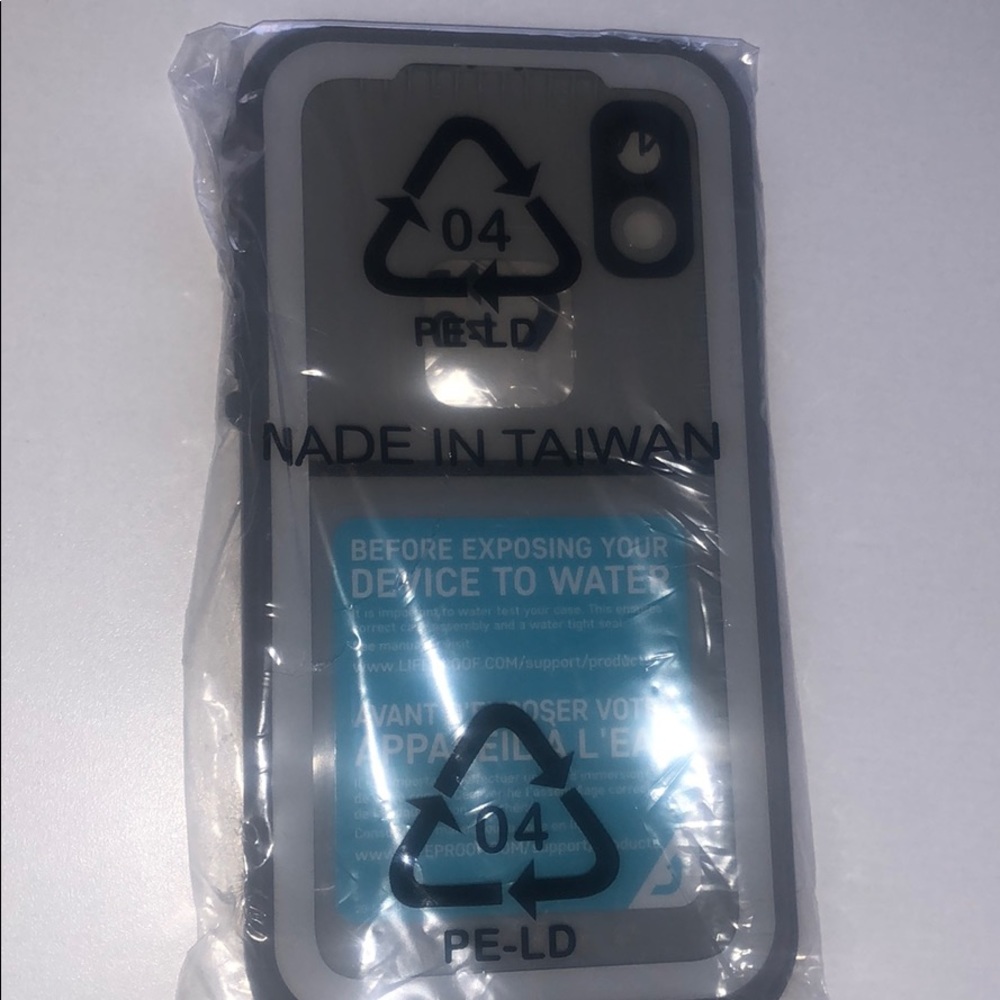 FRĒ Case for iPhone XR LIFEPROOF